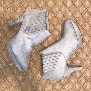 NWT Women’s Velvety Mauve High Heels Size 6 1/2